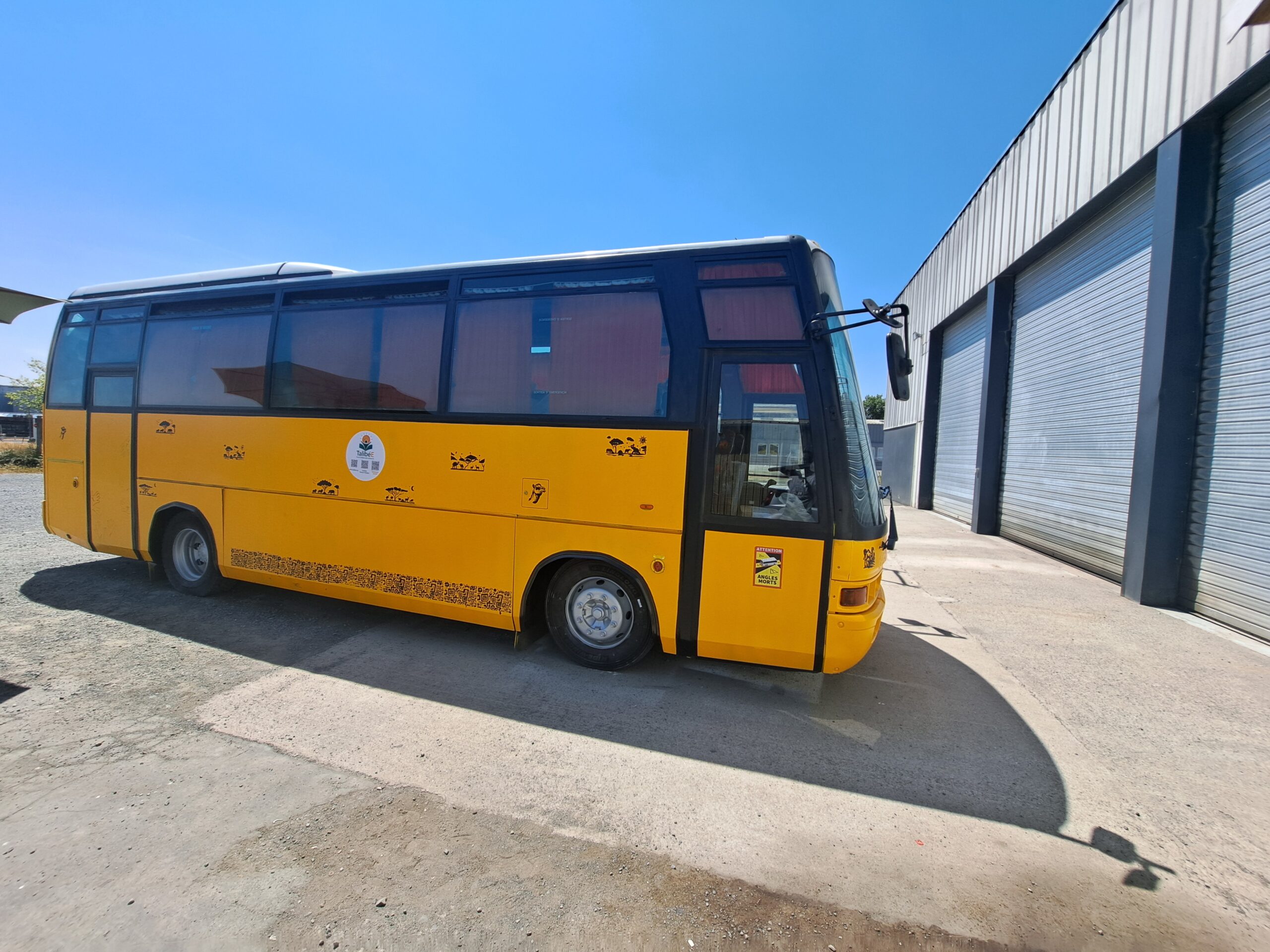 Le véritable bus solidaire TalibéE décoré par les enfants